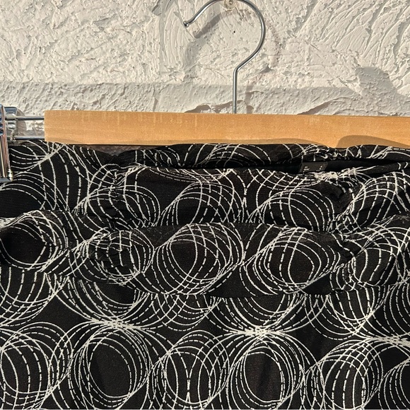 Esprit A-Line Black and White Circle Pattern Fully Lined Crepe Skirt Size L - Picture 2 of 6